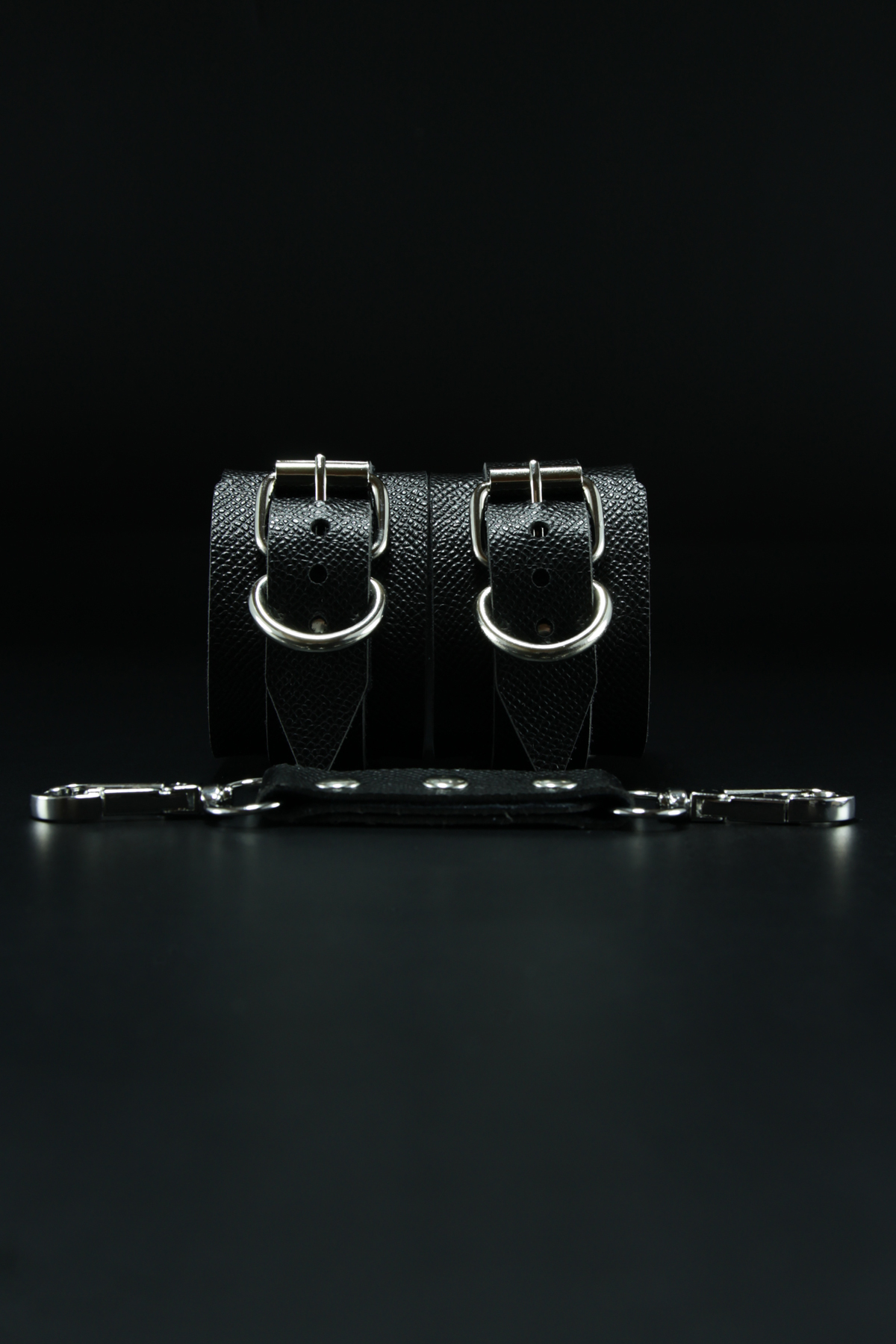 Erobee Fantazi Kelepçe | BDSM Cuff Vegan Deri Origin Serisi - Siyah Erobee Fantazi Kelepçe | BDSM Cuff Vegan Deri Origin Serisi - Siyah