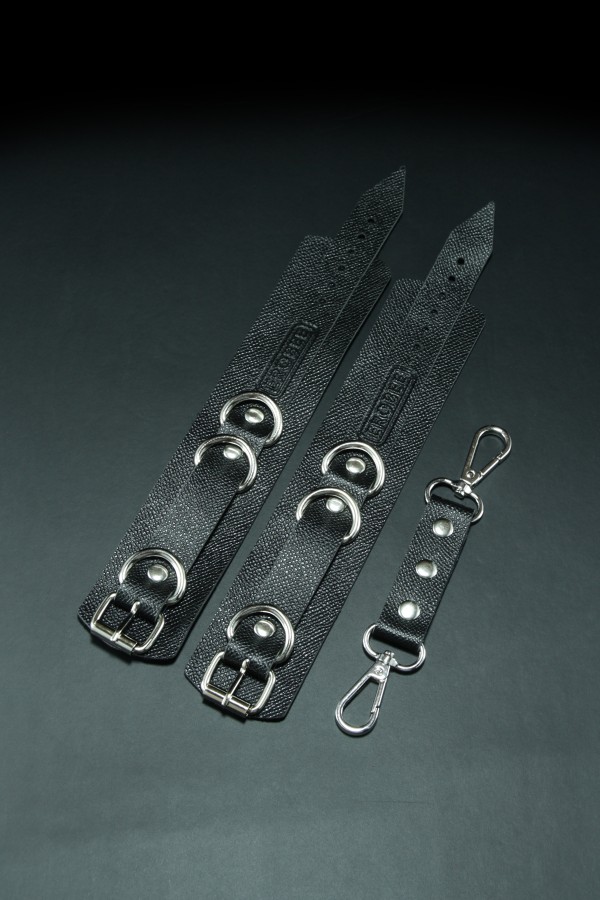 Erobee Fantazi Kelepçe | BDSM Cuff Vegan Deri Origin Serisi - Siyah Erobee Fantazi Kelepçe | BDSM Cuff Vegan Deri Origin Serisi - Siyah