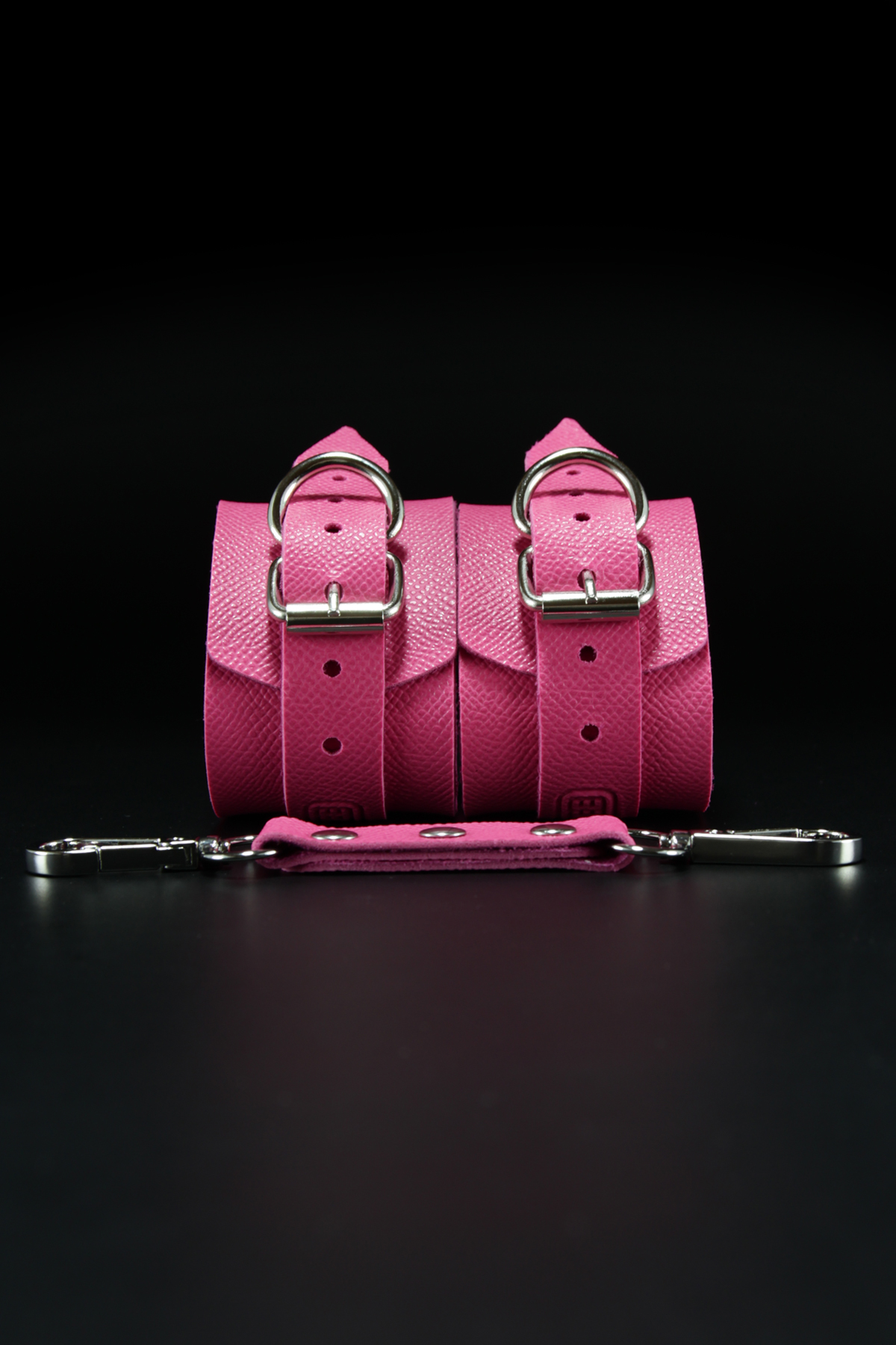 Erobee Ayak Kelepçesi | BDSM Ankle Cuff Premium Vegan Deri Origin Serisi - Fuşya Erobee Ayak Kelepçesi | BDSM Ankle Cuff Premium Vegan Deri Origin Serisi - Fuşya