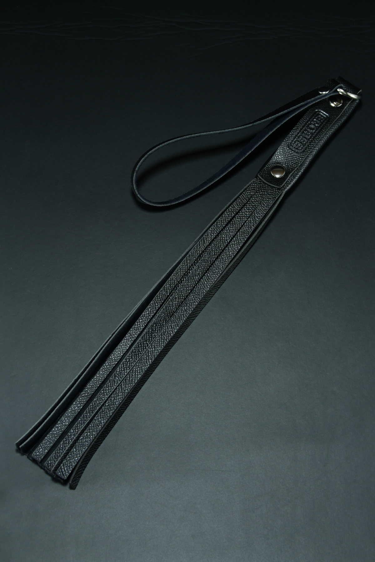 Erobee Fantazi Kırbaç | Vajinal Flogger Premium Vegan Deri Origin Serisi - Siyah Erobee Fantazi Kırbaç | Vajinal Flogger Premium Vegan Deri Origin Serisi - Siyah
