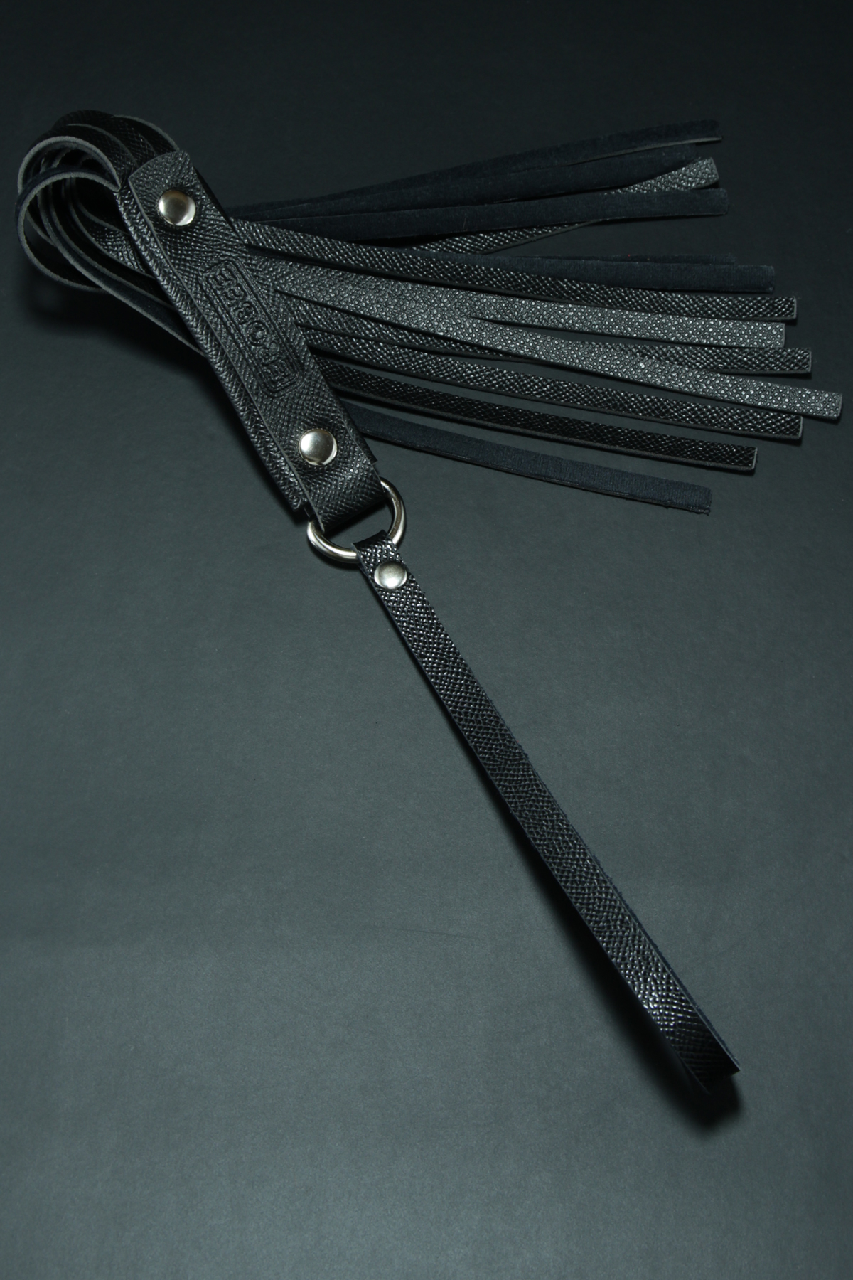 Erobee Fantazi Kırbaç | Vajinal Flogger Premium Vegan Deri Origin Serisi - Siyah Erobee Fantazi Kırbaç | Vajinal Flogger Premium Vegan Deri Origin Serisi - Siyah