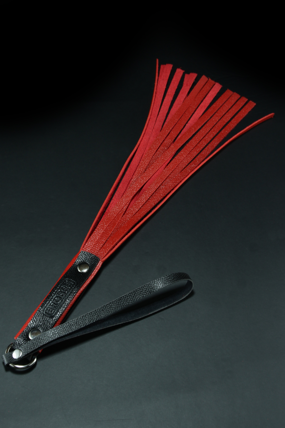 Erobee Vajinal Kırbaç | BDSM Flogger Premium Vegan Deri Origin Serisi - Kırmızı/Siyah Erobee Vajinal Kırbaç | BDSM Flogger Premium Vegan Deri Origin Serisi - Kırmızı/Siyah
