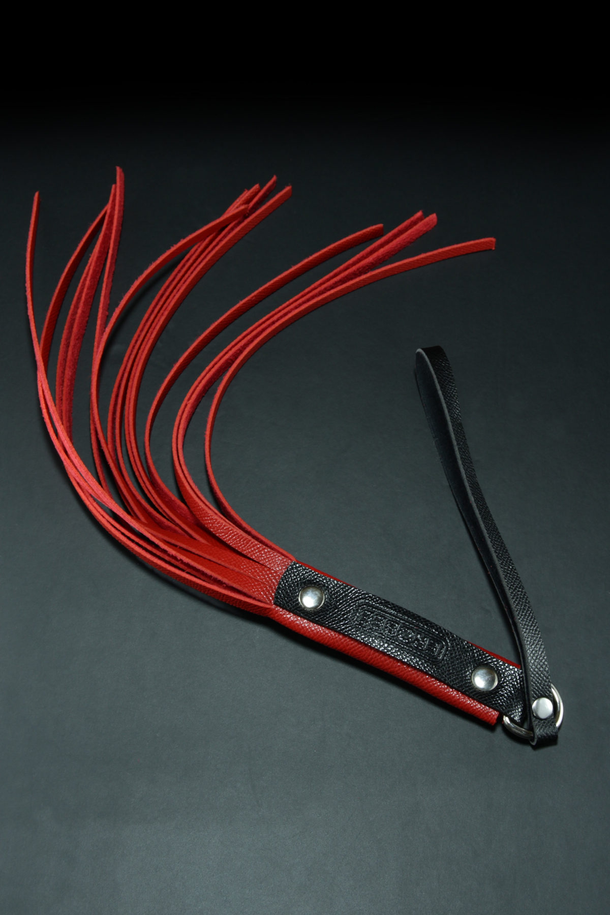 Erobee Vajinal Kırbaç | BDSM Flogger Premium Vegan Deri Origin Serisi - Kırmızı/Siyah Erobee Vajinal Kırbaç | BDSM Flogger Premium Vegan Deri Origin Serisi - Kırmızı/Siyah