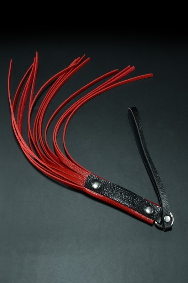 Erobee Vajinal Kırbaç | BDSM Flogger Premium Vegan Deri Origin Serisi - Kırmızı/Siyah Erobee Vajinal Kırbaç | BDSM Flogger Premium Vegan Deri Origin Serisi - Kırmızı/Siyah