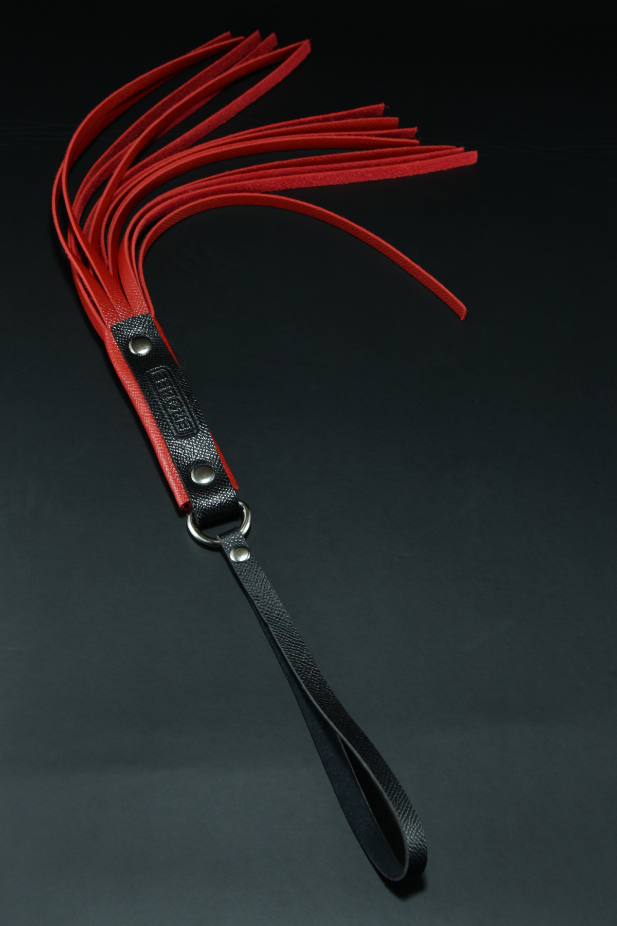 Erobee Vajinal Kırbaç | BDSM Flogger Premium Vegan Deri Origin Serisi - Kırmızı/Siyah Erobee Vajinal Kırbaç | BDSM Flogger Premium Vegan Deri Origin Serisi - Kırmızı/Siyah