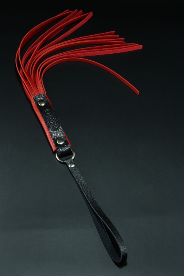 Erobee Vajinal Kırbaç | BDSM Flogger Premium Vegan Deri Origin Serisi - Kırmızı/Siyah Erobee Vajinal Kırbaç | BDSM Flogger Premium Vegan Deri Origin Serisi - Kırmızı/Siyah