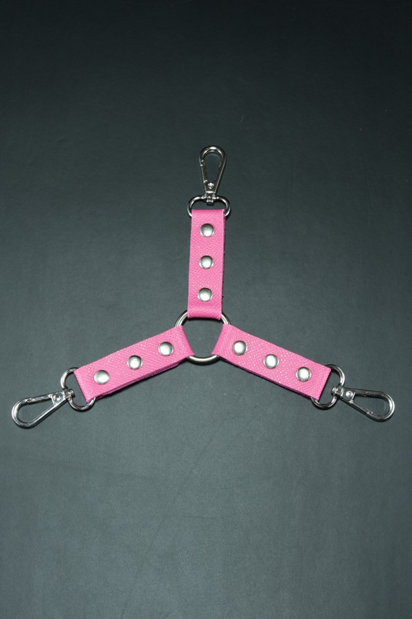 Erobee 3'lü Çapraz Bağlantı Aparatı | BDSM Konnektör Premium Vegan Deri Origin Serisi - Fuşya Erobee 3'lü Çapraz Bağlantı Aparatı | BDSM Konnektör Premium Vegan Deri Origin Serisi - Fuşya