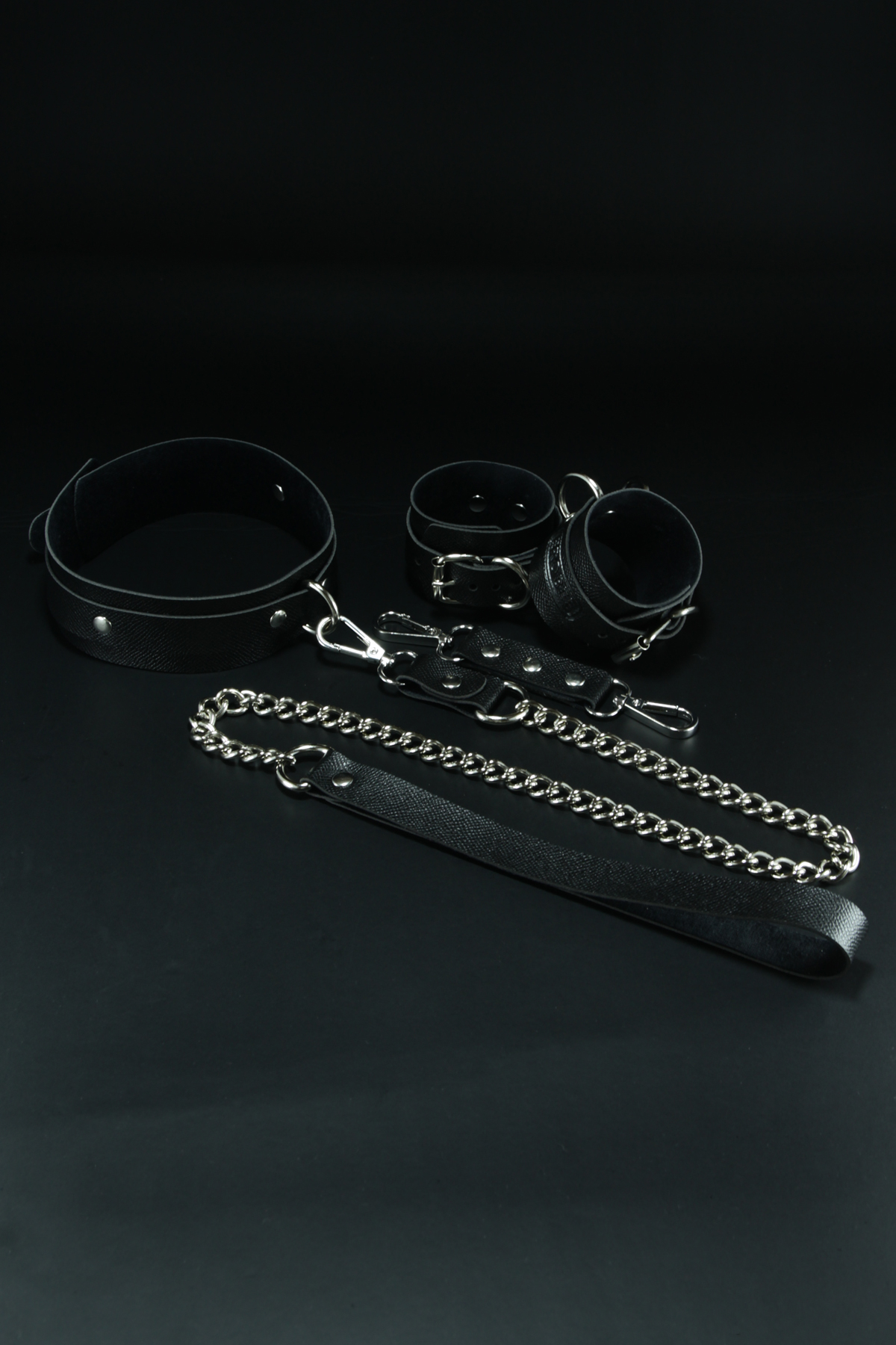 Erobee Fantazi Kelepçe & BDSM Tasma İkili Set | Premium Suni Deri Origin Serisi - Siyah Erobee Fantazi Kelepçe & BDSM Tasma İkili Set | Premium Suni Deri Origin Serisi - Siyah