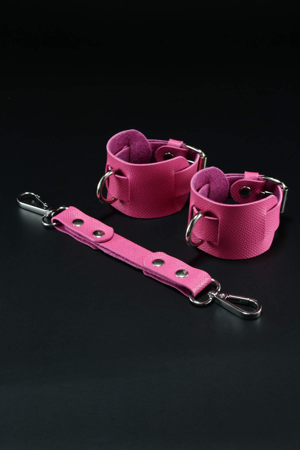 Erobee Fantazi Kelepçe | Özel Tasarım BDSM Cuff Vegan Deri Between Serisi - Fuşya Erobee Fantazi Kelepçe | Özel Tasarım BDSM Cuff Vegan Deri Between Serisi - Fuşya