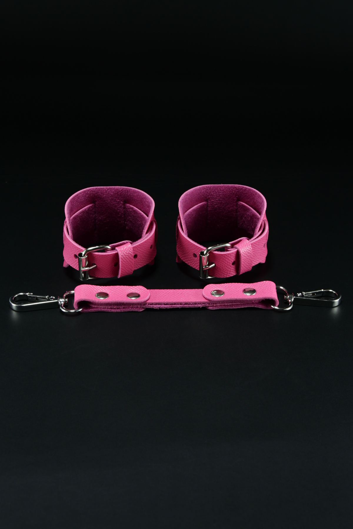 Erobee Fantazi Kelepçe | Özel Tasarım BDSM Cuff Vegan Deri Between Serisi - Fuşya Erobee Fantazi Kelepçe | Özel Tasarım BDSM Cuff Vegan Deri Between Serisi - Fuşya