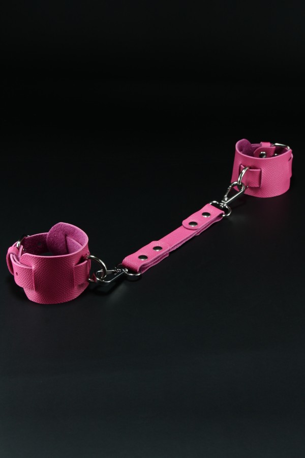 Erobee Fantazi Kelepçe | Özel Tasarım BDSM Cuff Vegan Deri Between Serisi - Fuşya Erobee Fantazi Kelepçe | Özel Tasarım BDSM Cuff Vegan Deri Between Serisi - Fuşya