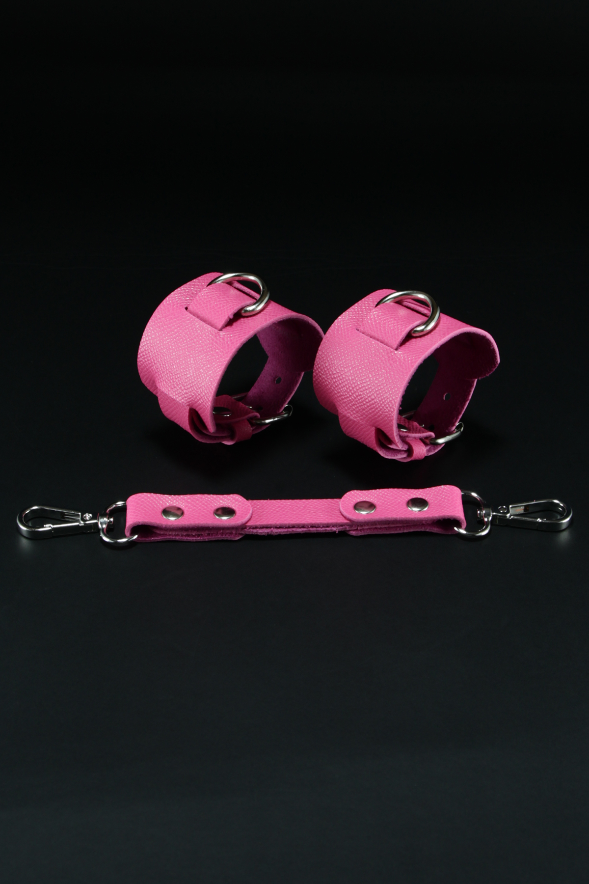 Erobee Fantazi Kelepçe | Özel Tasarım BDSM Cuff Vegan Deri Between Serisi - Fuşya Erobee Fantazi Kelepçe | Özel Tasarım BDSM Cuff Vegan Deri Between Serisi - Fuşya