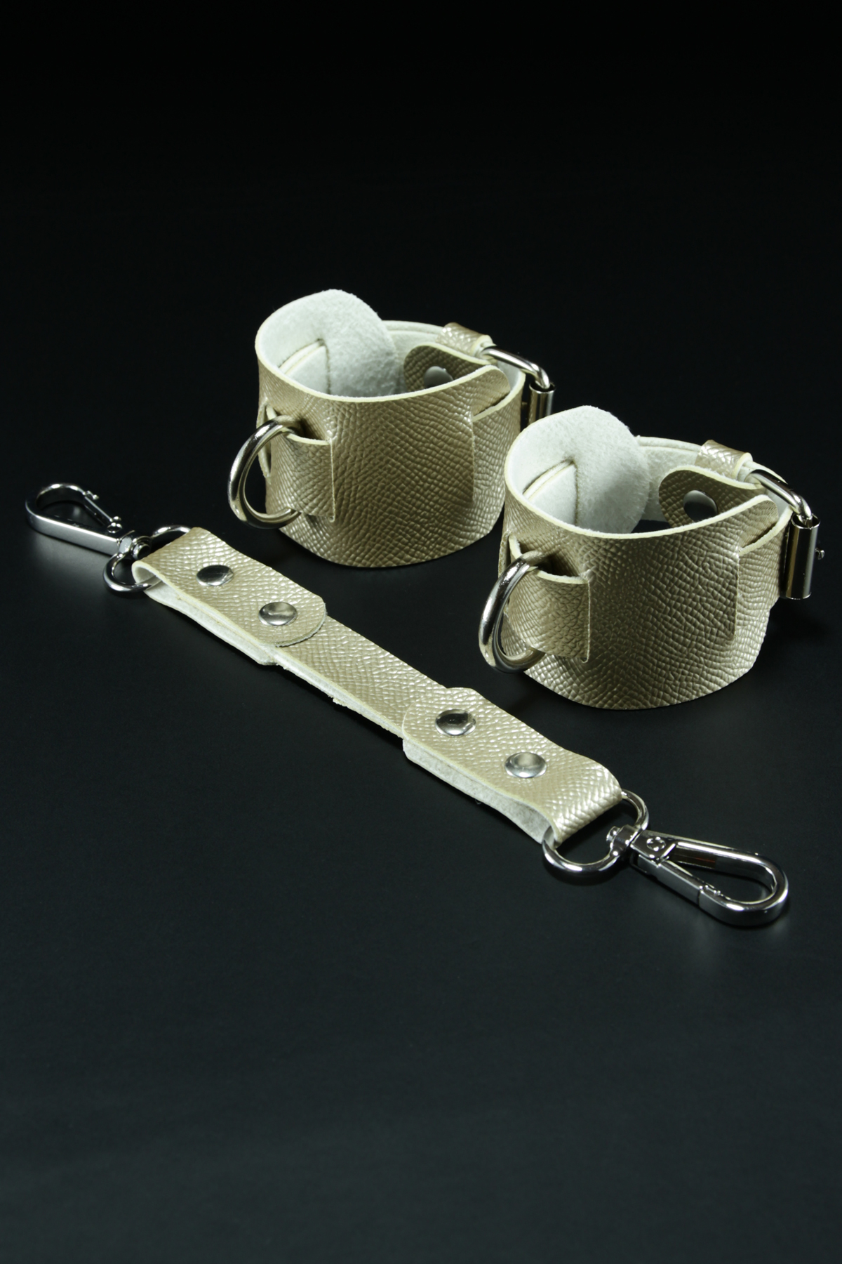 Erobee Fantazi Kelepçe | Özel Tasarım BDSM Cuff Vegan Deri Between Serisi - Gold