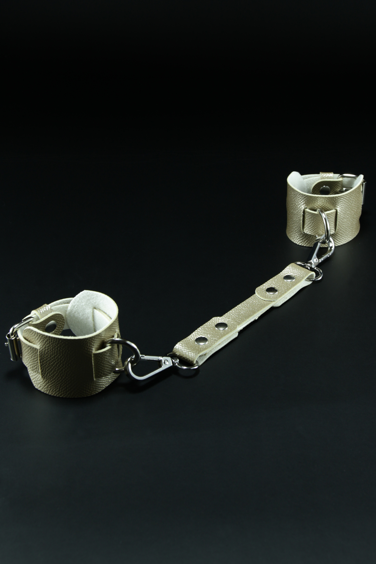 Erobee Fantazi Kelepçe | Özel Tasarım BDSM Cuff Vegan Deri Between Serisi - Gold