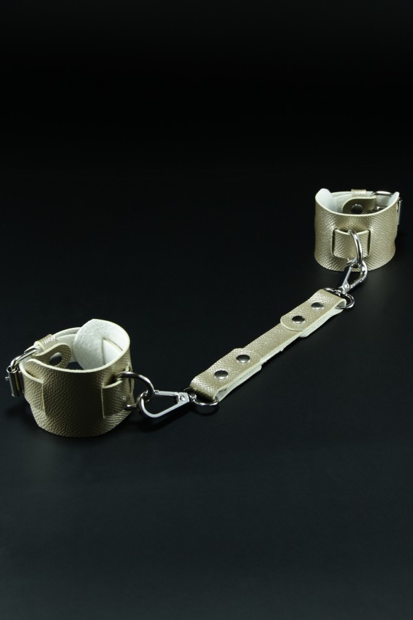 Erobee Fantazi Kelepçe | Özel Tasarım BDSM Cuff Vegan Deri Between Serisi - Gold