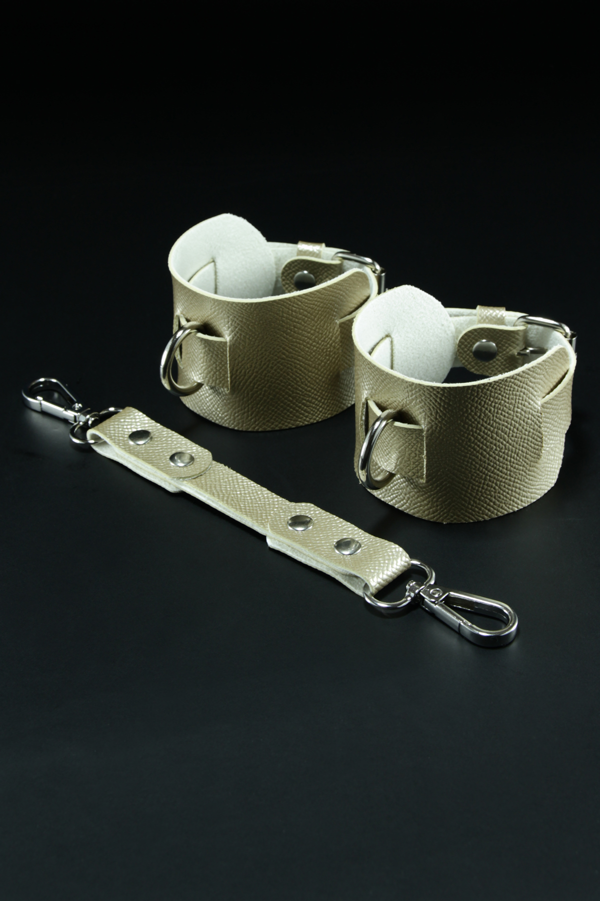 Erobee Fantazi Ayak Kelepçesi | Özel Tasarım BDSM Cuff Vegan Deri Between Serisi - Gold
