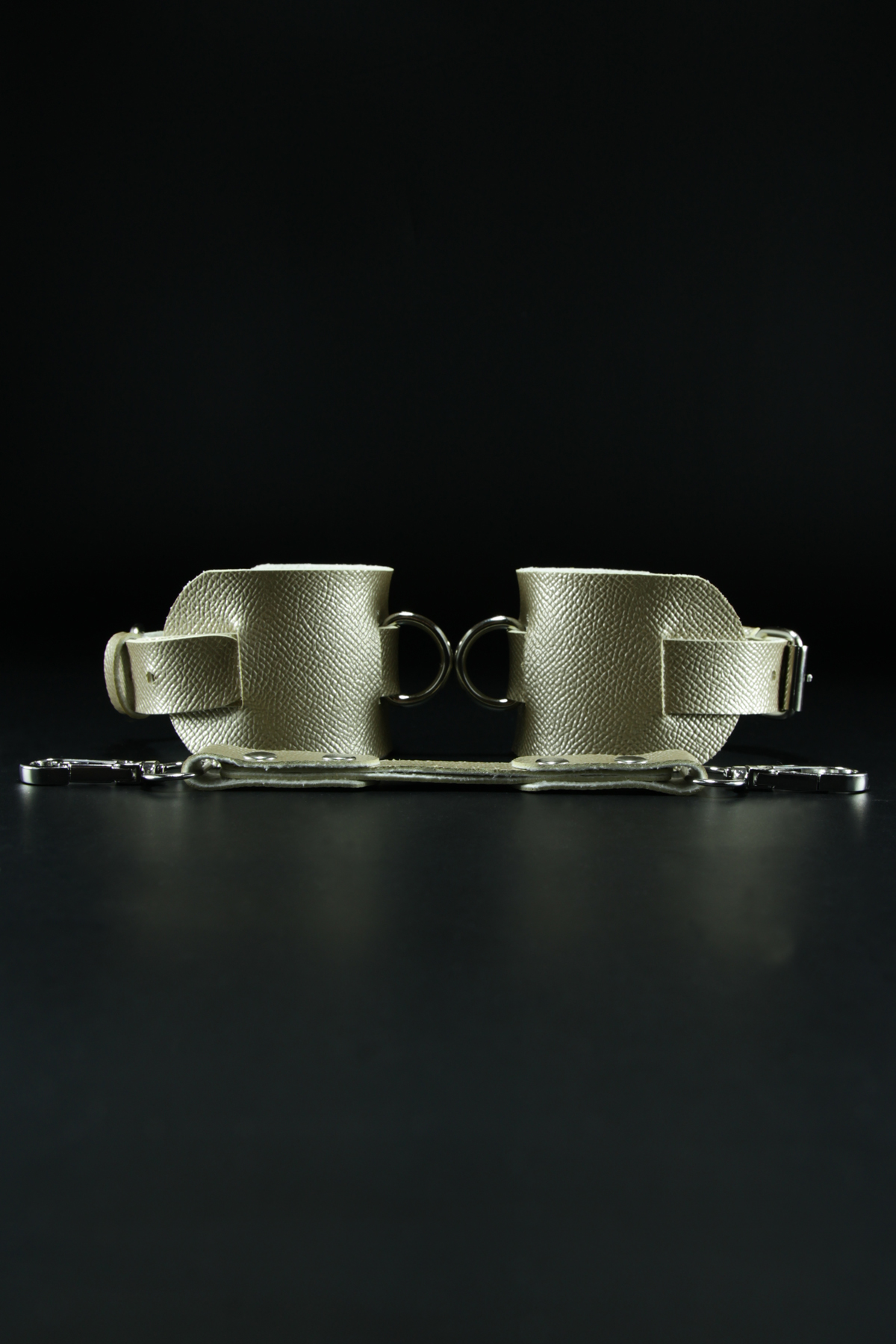 Erobee Fantazi Ayak Kelepçesi | Özel Tasarım BDSM Cuff Vegan Deri Between Serisi - Gold