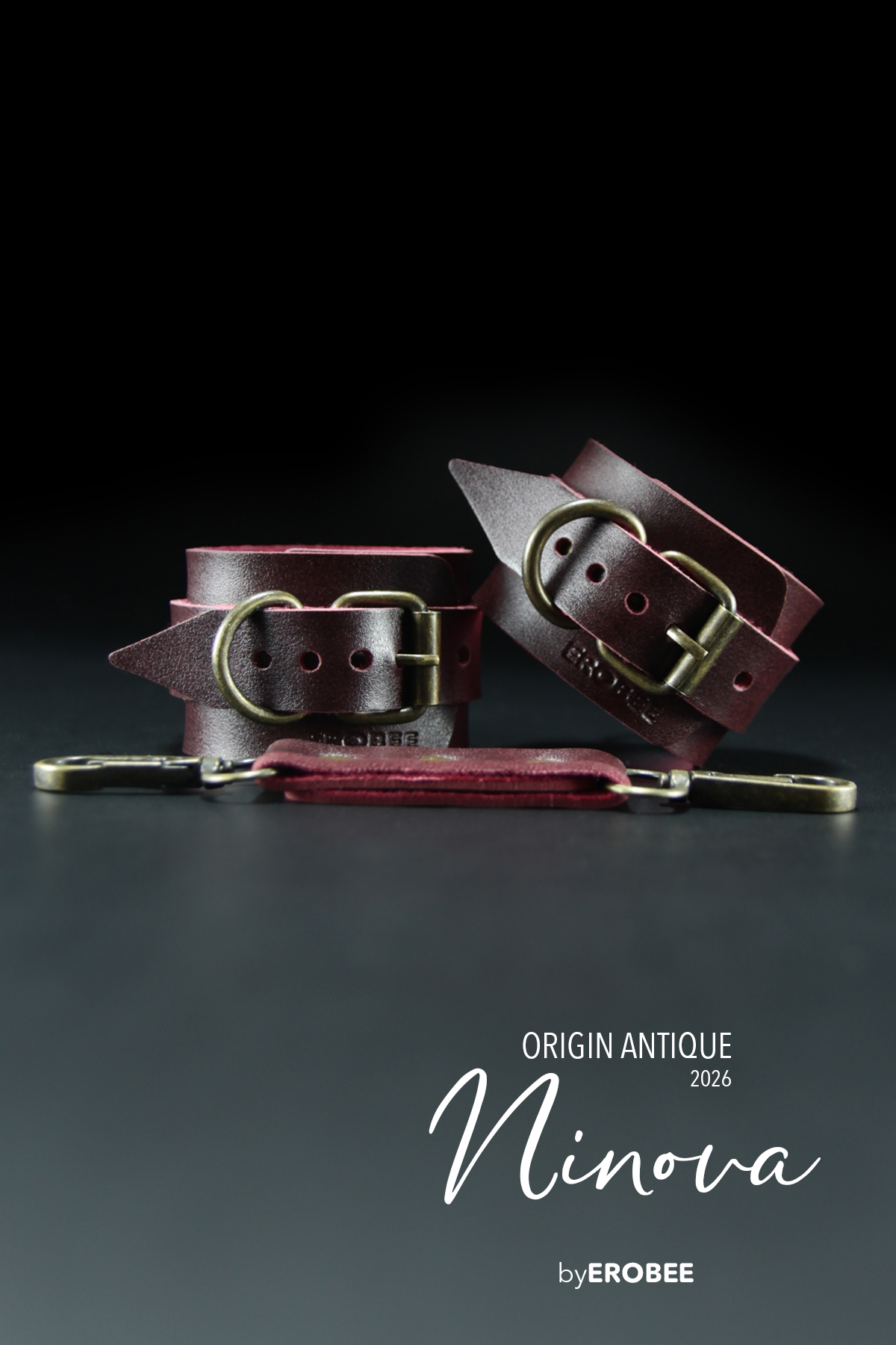 Erobee Antik Metal Aksamlı Premium Vegan Deri BDSM Fantezi El Kelepçesi Origin Antik Serisi Ninova - Vişne Erobee Antik Metal Aksamlı Premium Vegan Deri BDSM Fantezi El Kelepçesi Origin Antik Serisi Ninova - Vişne