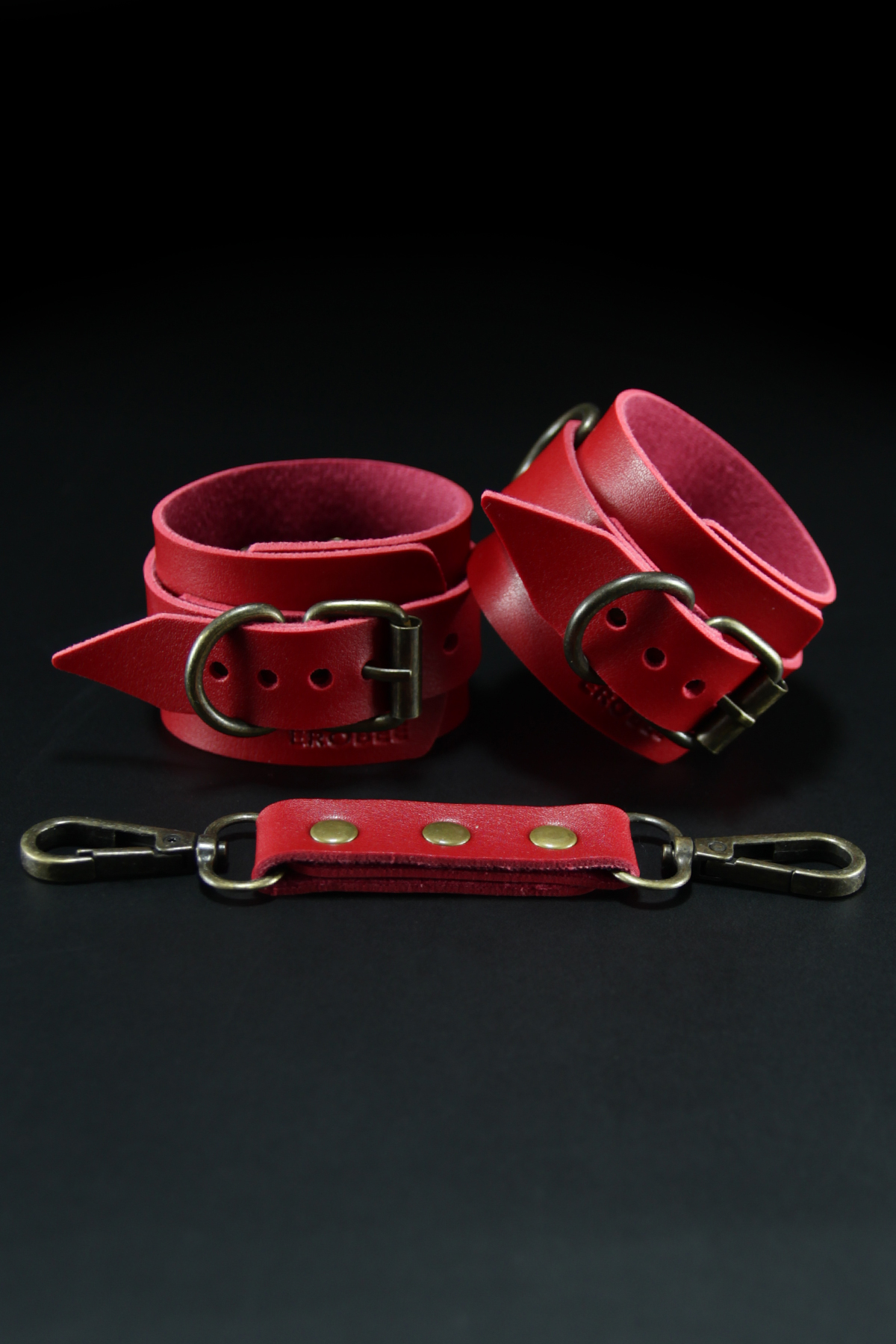Erobee 13 Parça Premium Vegan Deri BDSM Fantezi Kelepçe Seti Origin Antik Serisi Anatolia - Kırmızı Erobee 13 Parça Premium Vegan Deri BDSM Fantezi Kelepçe Seti Origin Antik Serisi Anatolia - Kırmızı