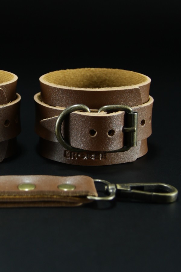 Erobee Antik Metal Aksamlı Premium Vegan Deri BDSM Fantezi El Kelepçesi Origin Antik Serisi Petra - Taba Erobee Antik Metal Aksamlı Premium Vegan Deri BDSM Fantezi El Kelepçesi Origin Antik Serisi Petra - Taba