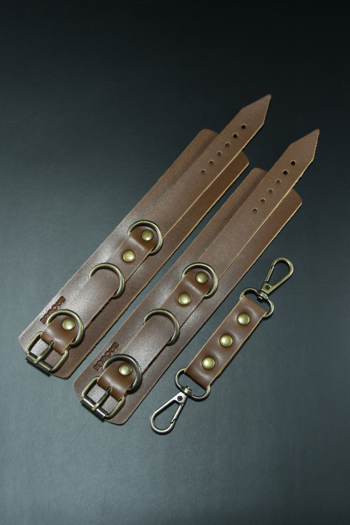 Erobee Antik Metal Aksamlı Premium Vegan Deri BDSM Fantezi El Kelepçesi Origin Antik Serisi Petra - Taba Erobee Antik Metal Aksamlı Premium Vegan Deri BDSM Fantezi El Kelepçesi Origin Antik Serisi Petra - Taba