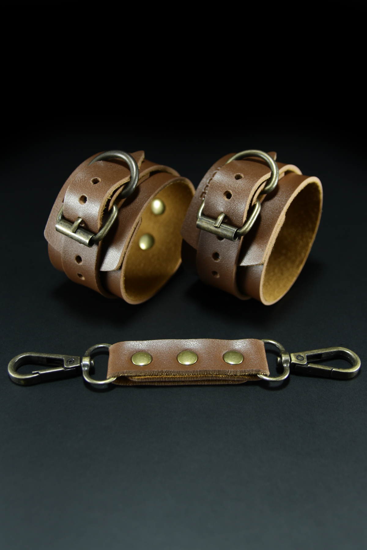 Erobee Antik Metal Aksamlı Premium Vegan Deri BDSM Fantezi El Kelepçesi Origin Antik Serisi Petra - Taba Erobee Antik Metal Aksamlı Premium Vegan Deri BDSM Fantezi El Kelepçesi Origin Antik Serisi Petra - Taba