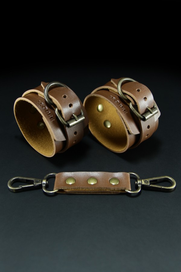 Erobee Antik Metal Aksamlı Premium Vegan Deri BDSM Fantezi El Kelepçesi Origin Antik Serisi Petra - Taba Erobee Antik Metal Aksamlı Premium Vegan Deri BDSM Fantezi El Kelepçesi Origin Antik Serisi Petra - Taba