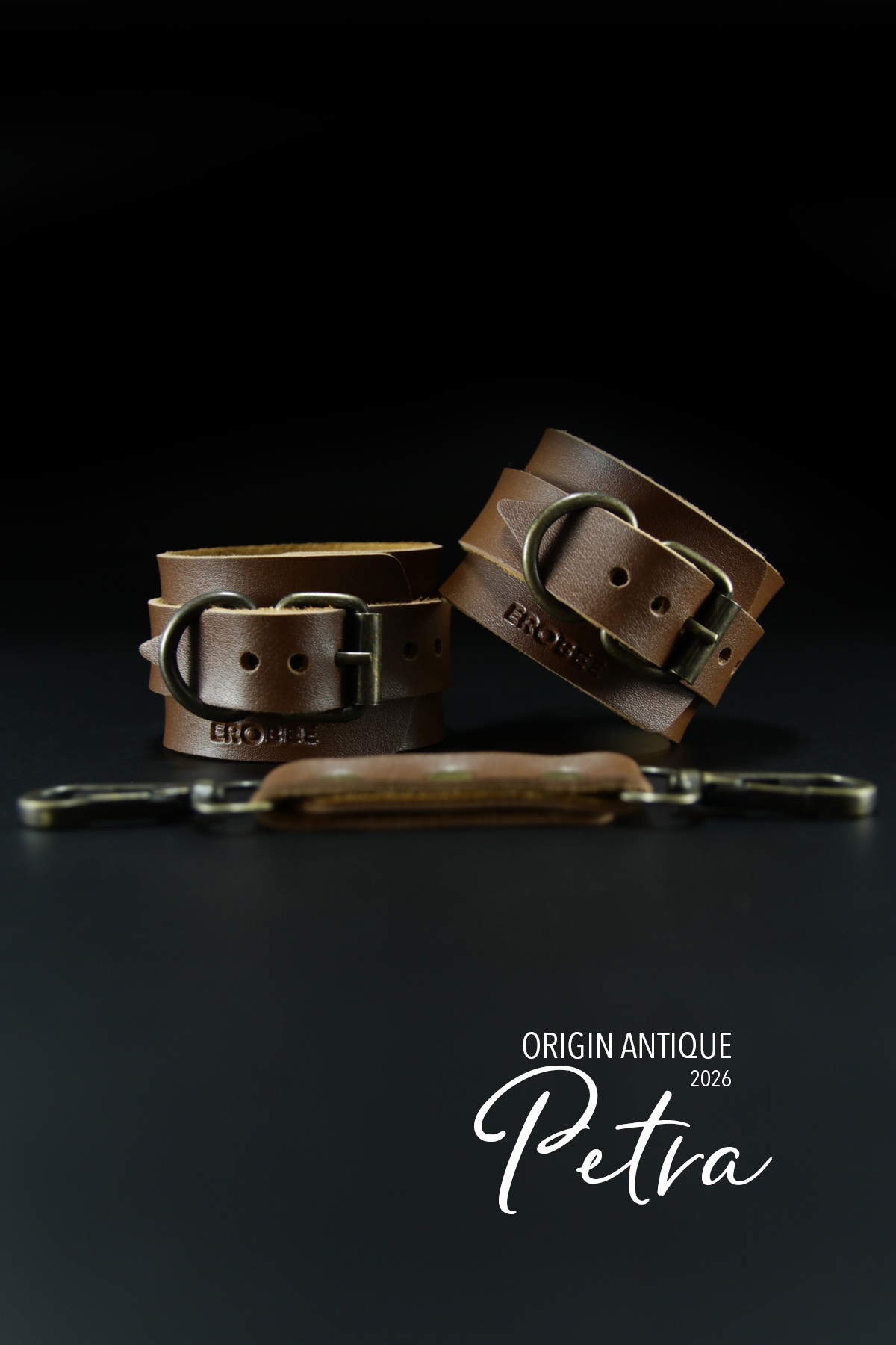 Erobee Antik Metal Aksamlı Premium Vegan Deri BDSM Fantezi El Kelepçesi Origin Antik Serisi Petra - Taba Erobee Antik Metal Aksamlı Premium Vegan Deri BDSM Fantezi El Kelepçesi Origin Antik Serisi Petra - Taba