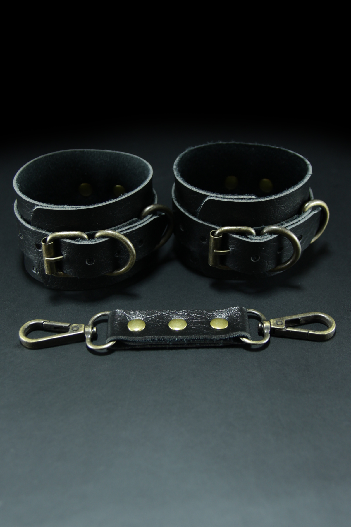 Erobee Bondage Ayak Kelepçesi Antik Metal Aksamlı Premium Vegan Deri Origin Antik Serisi Giza - Siyah Erobee Bondage Ayak Kelepçesi Antik Metal Aksamlı Premium Vegan Deri Origin Antik Serisi Giza - Siyah