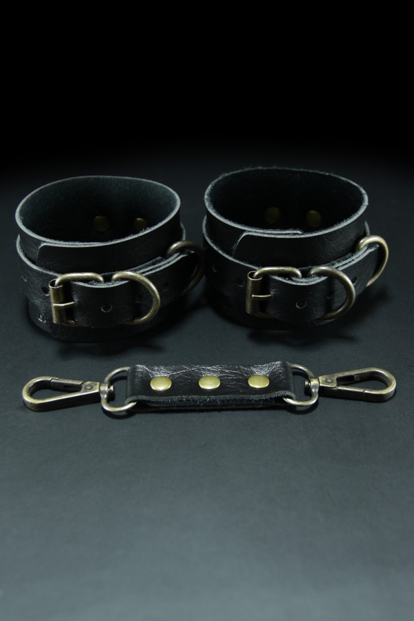 Erobee Bondage Ayak Kelepçesi Antik Metal Aksamlı Premium Vegan Deri Origin Antik Serisi Giza - Siyah