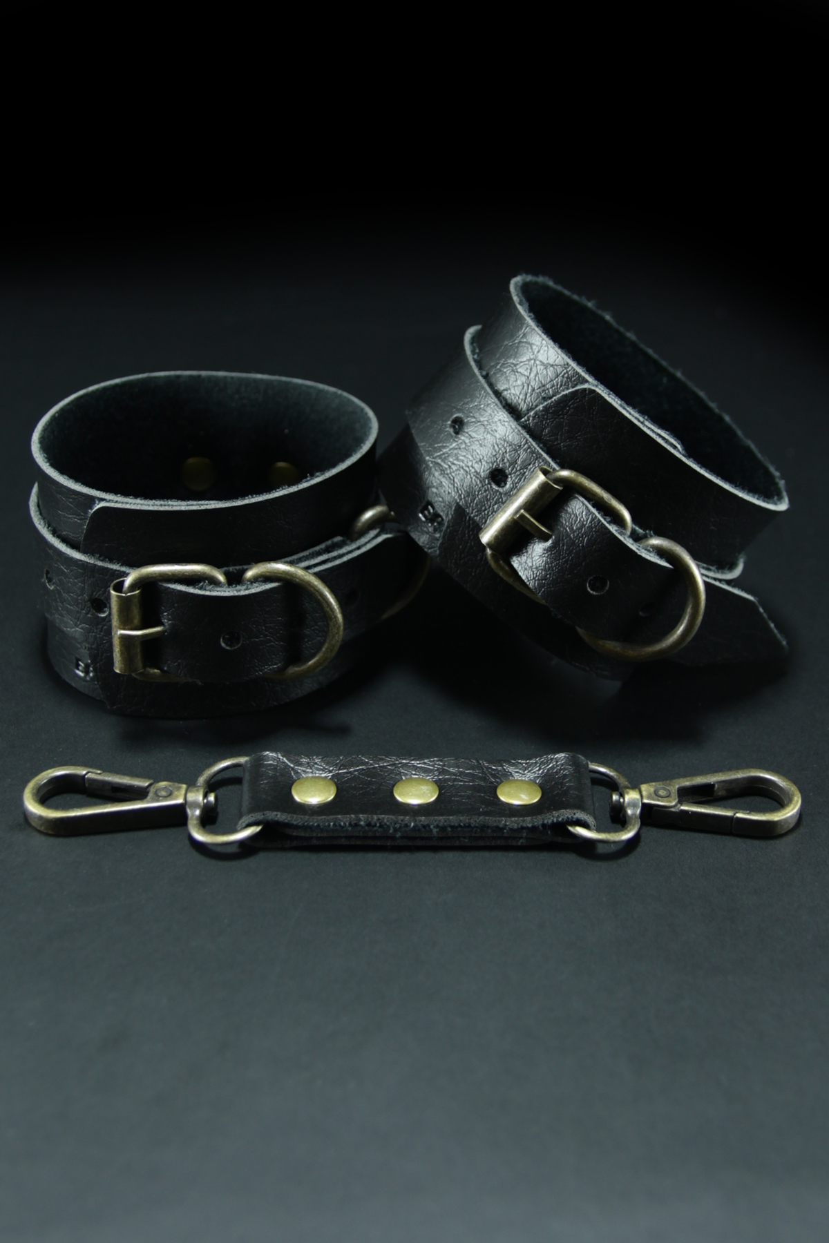 Erobee Bondage Ayak Kelepçesi Antik Metal Aksamlı Premium Vegan Deri Origin Antik Serisi Giza - Siyah Erobee Bondage Ayak Kelepçesi Antik Metal Aksamlı Premium Vegan Deri Origin Antik Serisi Giza - Siyah