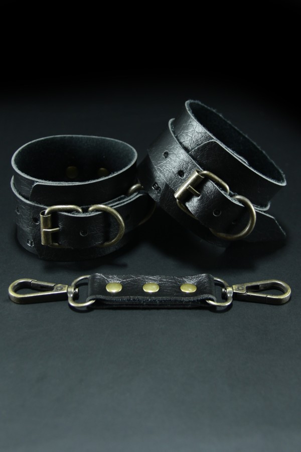 Erobee Bondage Ayak Kelepçesi Antik Metal Aksamlı Premium Vegan Deri Origin Antik Serisi Giza - Siyah Erobee Bondage Ayak Kelepçesi Antik Metal Aksamlı Premium Vegan Deri Origin Antik Serisi Giza - Siyah