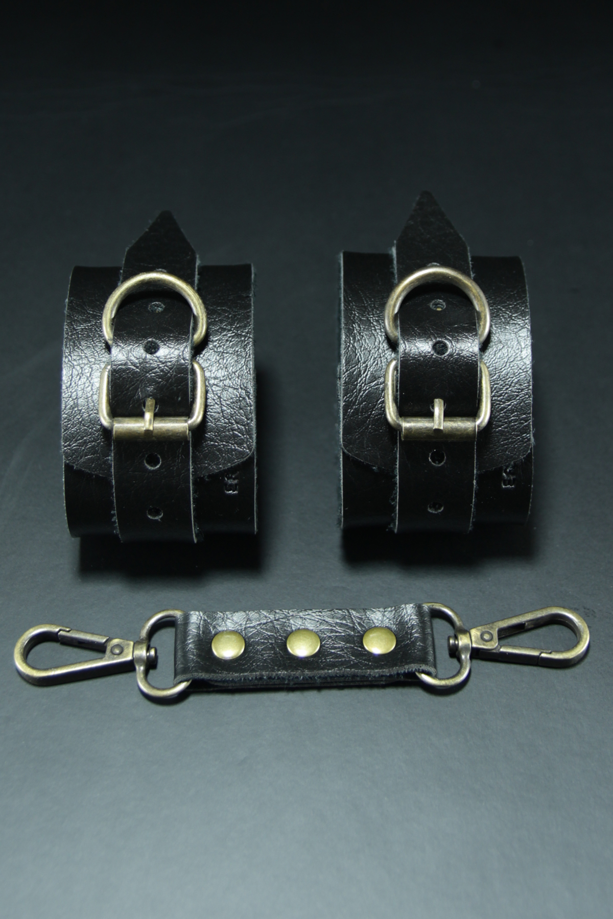 Erobee Bondage Ayak Kelepçesi Antik Metal Aksamlı Premium Vegan Deri Origin Antik Serisi Giza - Siyah Erobee Bondage Ayak Kelepçesi Antik Metal Aksamlı Premium Vegan Deri Origin Antik Serisi Giza - Siyah