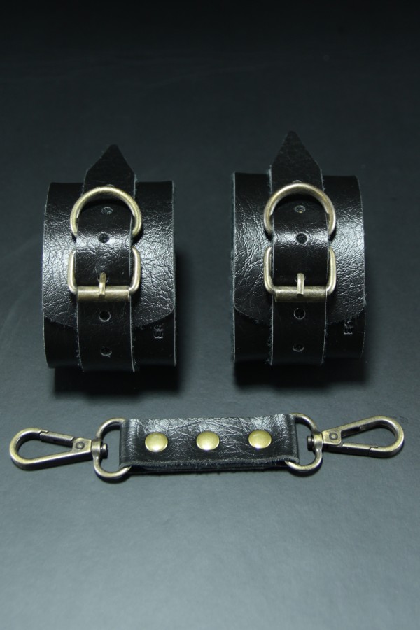 Erobee Bondage Ayak Kelepçesi Antik Metal Aksamlı Premium Vegan Deri Origin Antik Serisi Giza - Siyah Erobee Bondage Ayak Kelepçesi Antik Metal Aksamlı Premium Vegan Deri Origin Antik Serisi Giza - Siyah