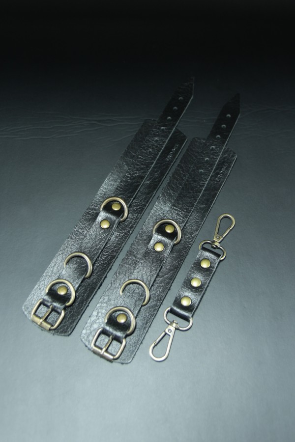 Erobee Bondage Ayak Kelepçesi Antik Metal Aksamlı Premium Vegan Deri Origin Antik Serisi Giza - Siyah Erobee Bondage Ayak Kelepçesi Antik Metal Aksamlı Premium Vegan Deri Origin Antik Serisi Giza - Siyah