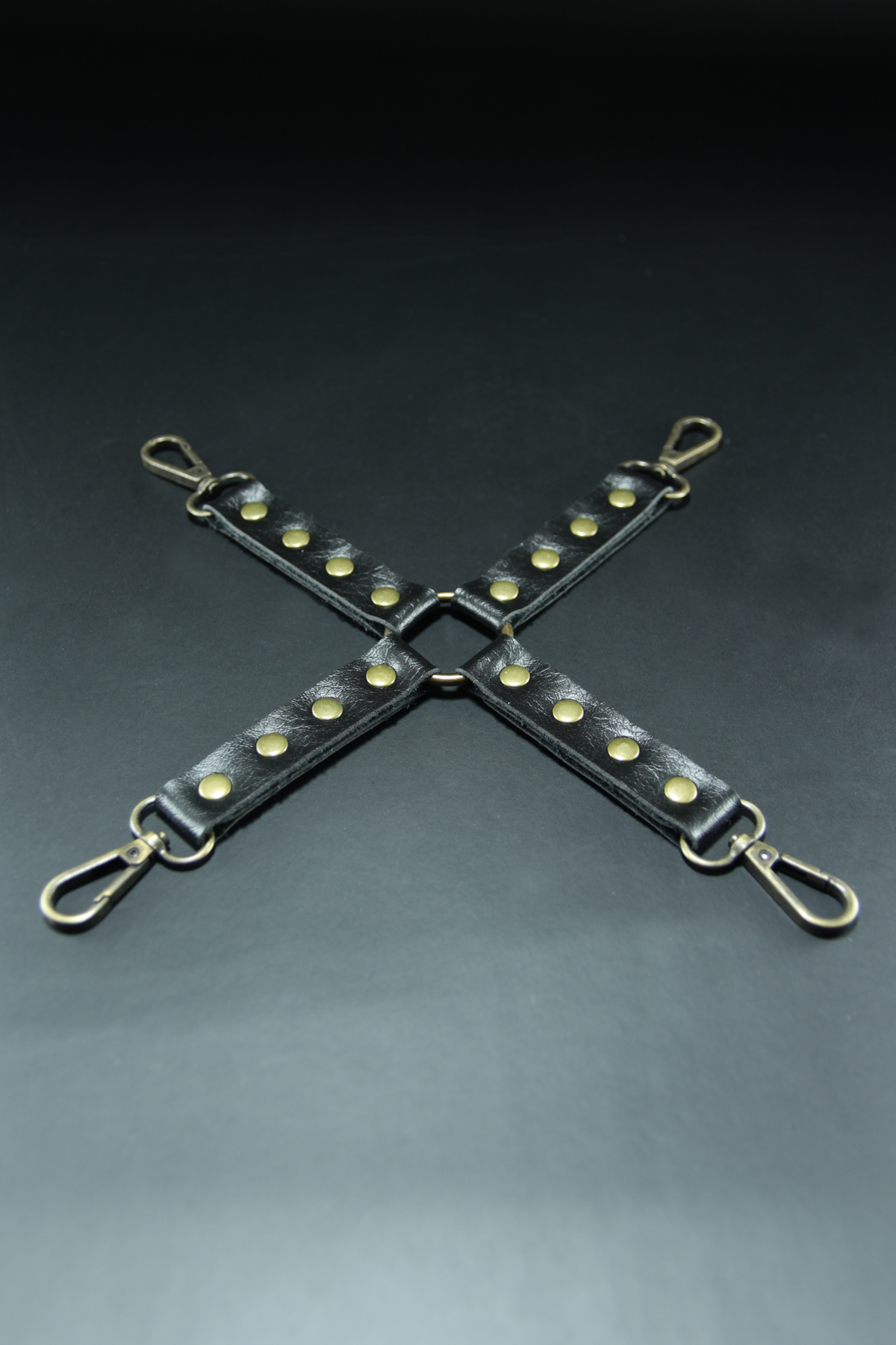 Erobee Çapraz Bağlantı Aparatı X Aparat Antik Metal Aksamlı Premium Vegan Deri Origin Antik Serisi Giza - Siyah Erobee Çapraz Bağlantı Aparatı X Aparat Antik Metal Aksamlı Premium Vegan Deri Origin Antik Serisi Giza - Siyah