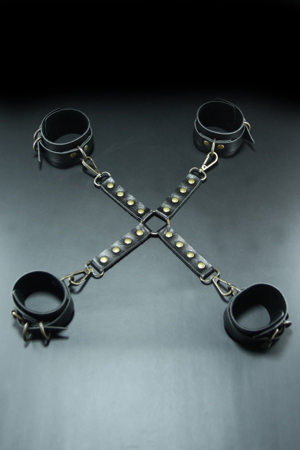 Erobee Fantazi Kelepçe Seti Çapraz Bağlantı Aparatlı Antik Metal Aksamlı Premium Vegan Deri Origin Antik Serisi Giza - Siyah Erobee Fantazi Kelepçe Seti Çapraz Bağlantı Aparatlı Antik Metal Aksamlı Premium Vegan Deri Origin Antik Serisi Giza - Siyah