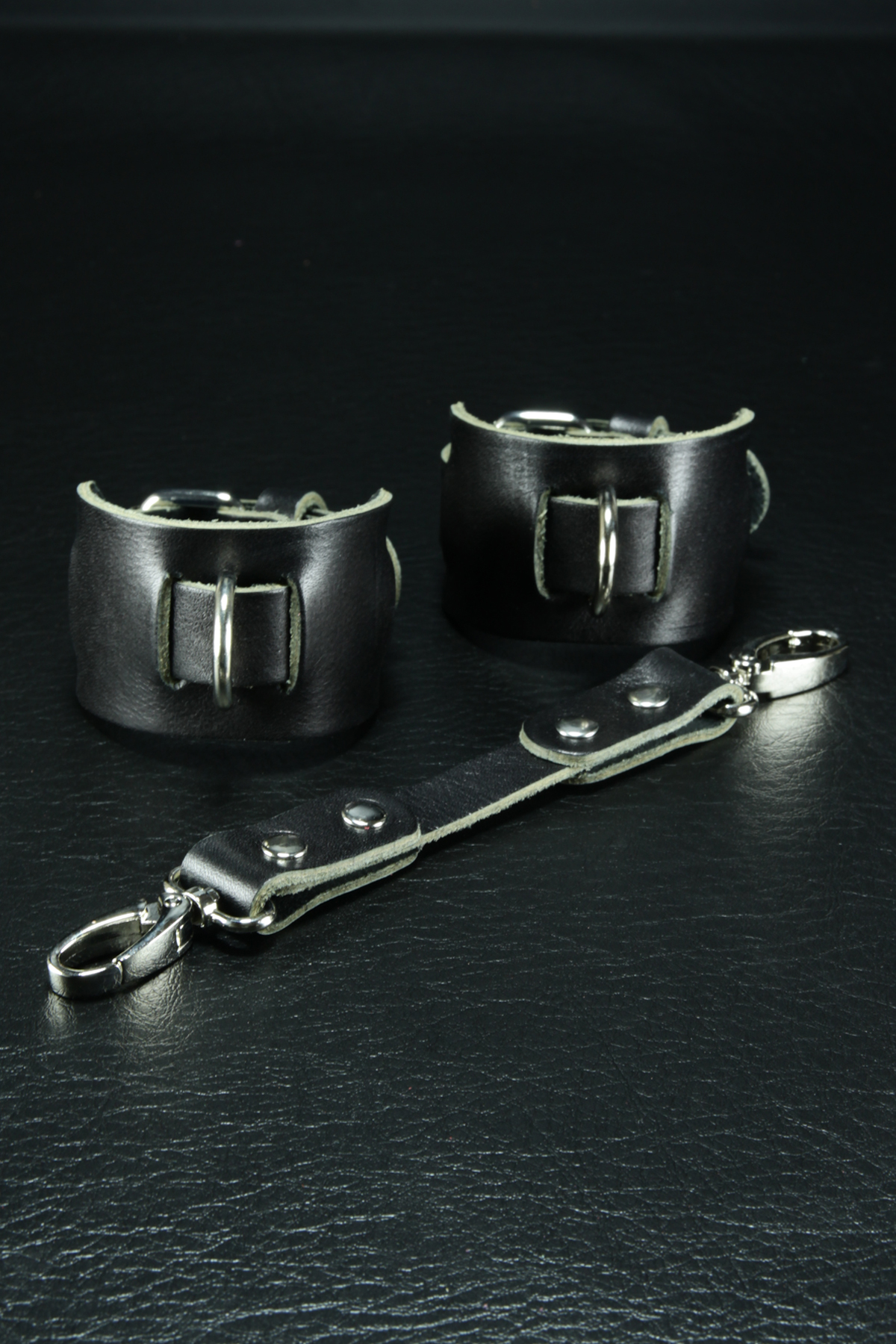 Erobee Hakiki Deri Kelepçe | Özel Tasarım BDSM Cuff Between Elite Serisi - Siyah Erobee Hakiki Deri Kelepçe | Özel Tasarım BDSM Cuff Between Elite Serisi - Siyah