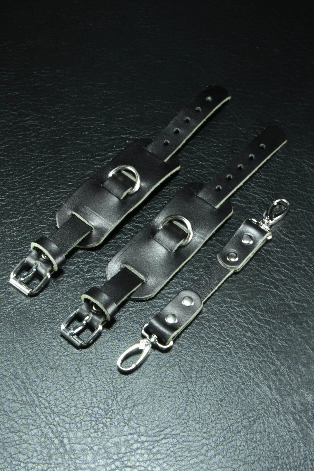 Erobee Hakiki Deri Kelepçe | Özel Tasarım BDSM Cuff Between Elite Serisi - Siyah Erobee Hakiki Deri Kelepçe | Özel Tasarım BDSM Cuff Between Elite Serisi - Siyah