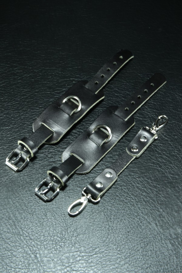 Erobee Hakiki Deri Kelepçe | Özel Tasarım BDSM Cuff Between Elite Serisi - Siyah Erobee Hakiki Deri Kelepçe | Özel Tasarım BDSM Cuff Between Elite Serisi - Siyah