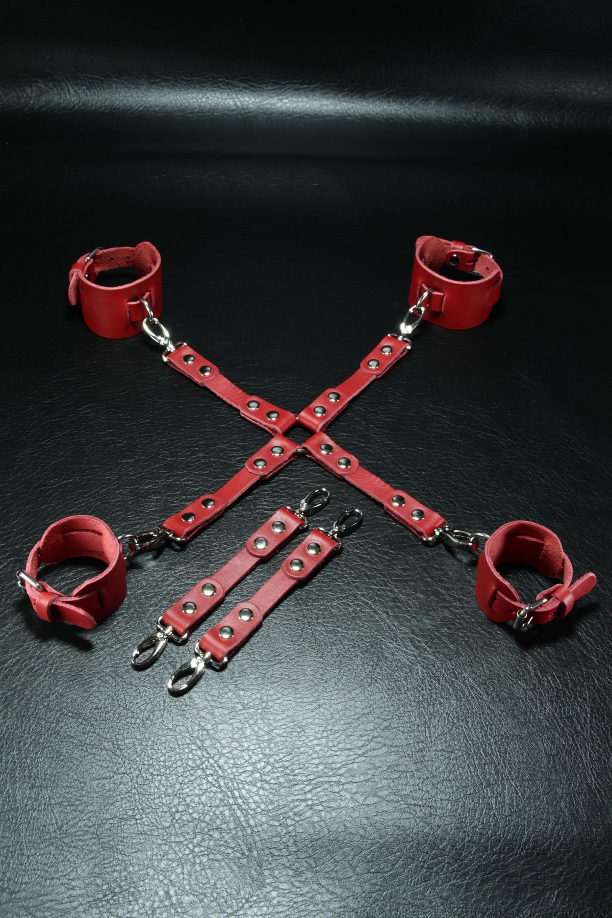 Erobee Hakiki İtalyan Deri Fantezi El Ayak Kelepçeli Hogtie Seti X Aparatlı Between Elite Serisi - Kırmızı Erobee Hakiki İtalyan Deri Fantezi El Ayak Kelepçeli Hogtie Seti X Aparatlı Between Elite Serisi - Kırmızı