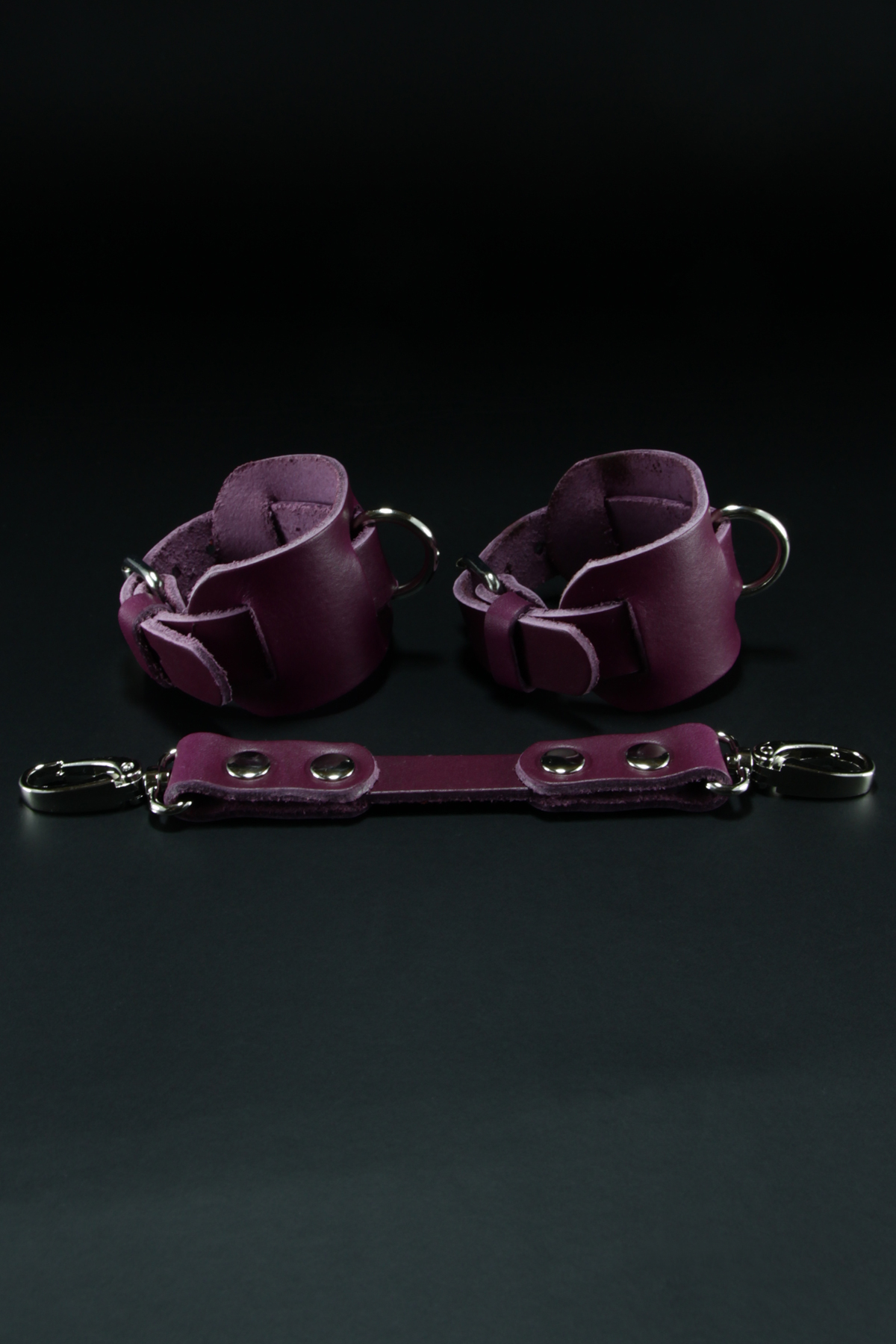 Erobee Hakiki Deri Kelepçe | Özel Tasarım BDSM Cuff Between Serisi - Mor Erobee Hakiki Deri Kelepçe | Özel Tasarım BDSM Cuff Between Serisi - Mor