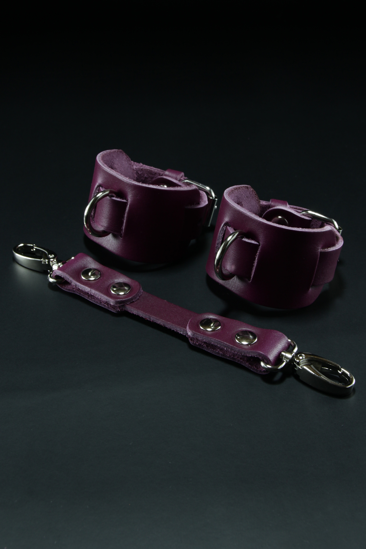 Erobee Hakiki Deri Kelepçe | Özel Tasarım BDSM Cuff Between Serisi - Mor Erobee Hakiki Deri Kelepçe | Özel Tasarım BDSM Cuff Between Serisi - Mor