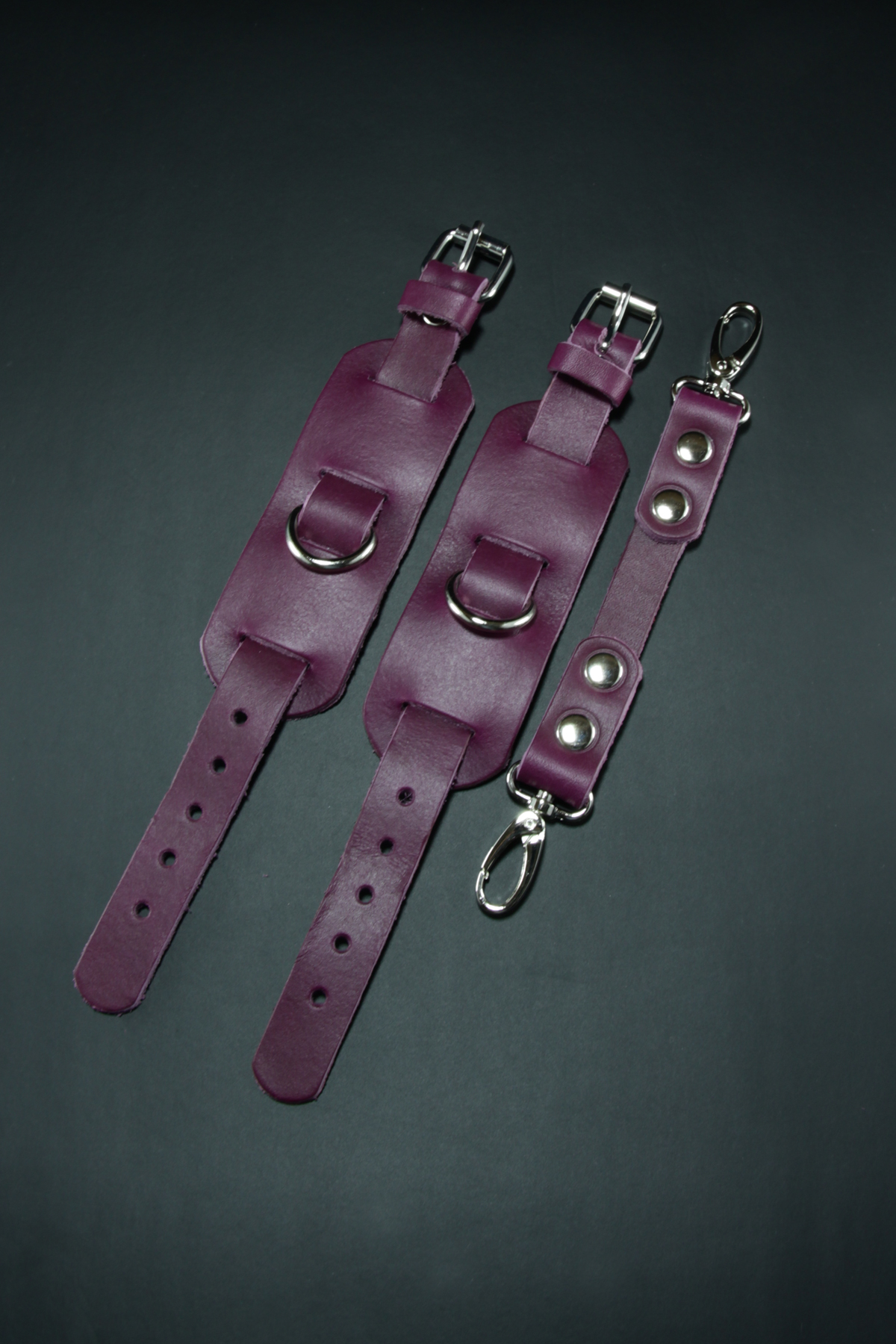 Erobee Hakiki Deri Kelepçe | Özel Tasarım BDSM Cuff Between Serisi - Mor Erobee Hakiki Deri Kelepçe | Özel Tasarım BDSM Cuff Between Serisi - Mor