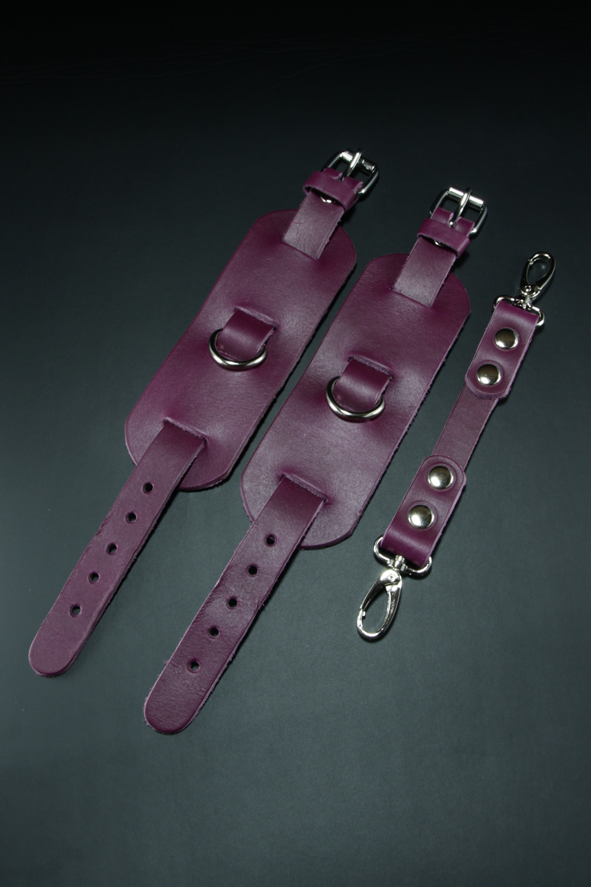 Erobee Hakiki Deri Ayak Kelepçesi | Özel Tasarım Ankle Cuff Between Serisi - Mor Erobee Hakiki Deri Ayak Kelepçesi | Özel Tasarım Ankle Cuff Between Serisi - Mor